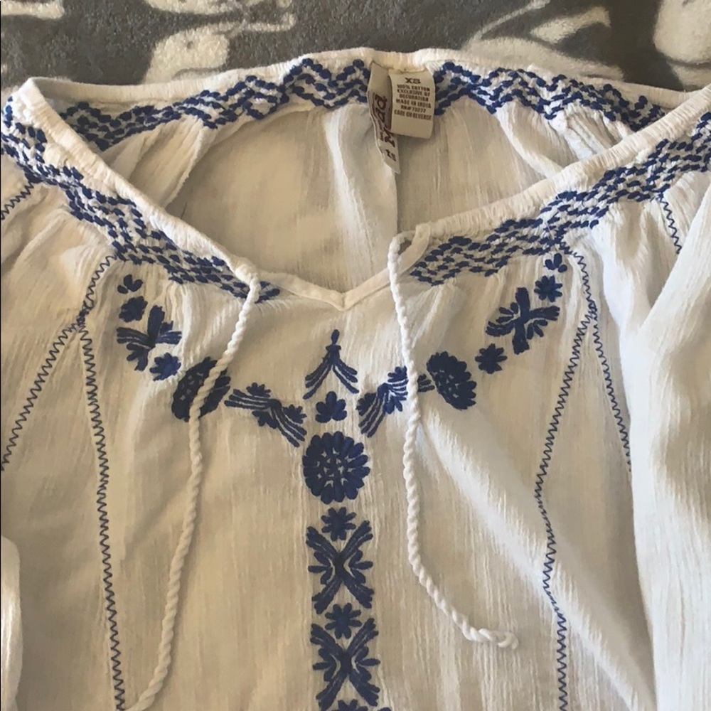Blouse - Picture 2 of 3